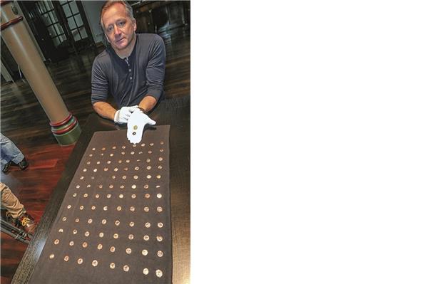 Schatzsucher finden römische Münzen auf Acker