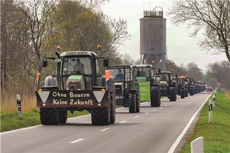 Auch zahlreiche Landwirte aus dem Altkreis Norden fuhren zu der Demonstration nach Aurich.