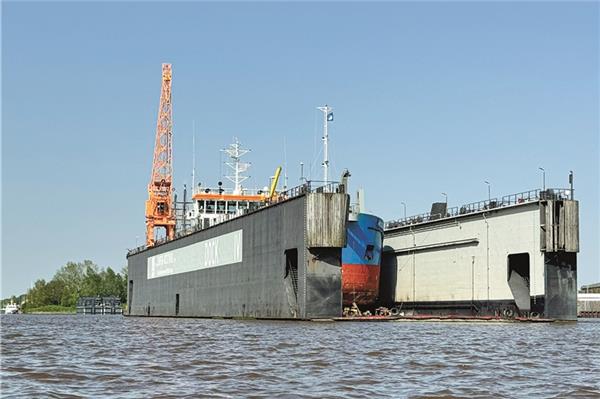 Emder Hafen wird Vorreiter beim Schiffsrecycling Das Trockendock der Benli Group/EWD im Emder Hafen: Die Gruppe hat die Genehmigung für das Recycling von Schiffen erhalten.