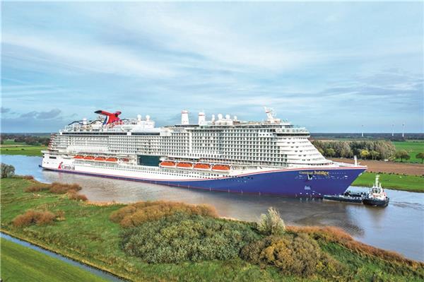 Emsüberführung gemeistert: Der neue Kreuzfahrtschiff „Carnival Jubilee“ ist von außen fertig, beim Innenausbau hakt es noch.