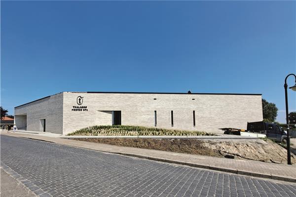 Wangerland Touristik meldet Insolvenz an Statt wie ursprünglich geplante 8,8 Millionen Euro hat der Bau des im Juni 2024 eröffneten Thalasso-Meeres-Spa in Horumsersiel 23 Millionen Euro gekostet.
