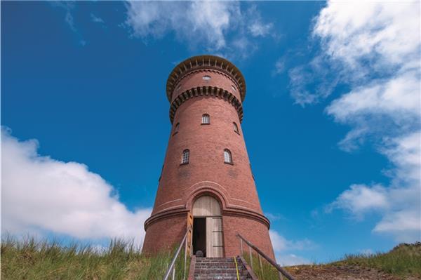 Wird seit über 50 Jahren nicht mehr genutzt und soll nun zu einer Begegnungs- und Informationsstätte umgebaut werden: der Borkumer Wasserturm.